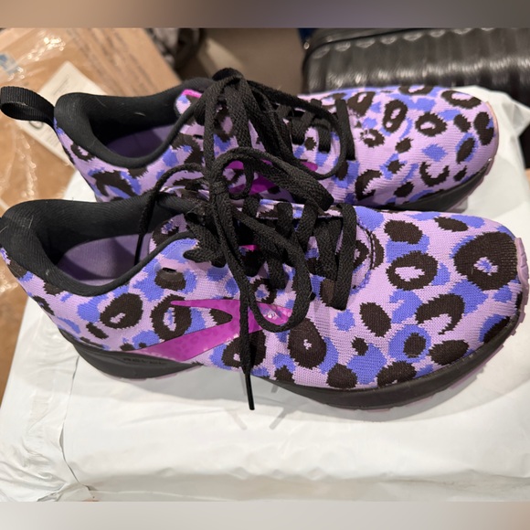 Brooks Women's Revel 5 purple leopard print size 6.5 (US) - Picture 6 of 11